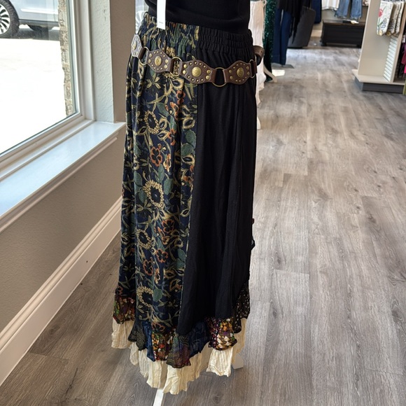 Bohoemia Mid-Length Skirt with Rayon
Print - Picture 8 of 9
